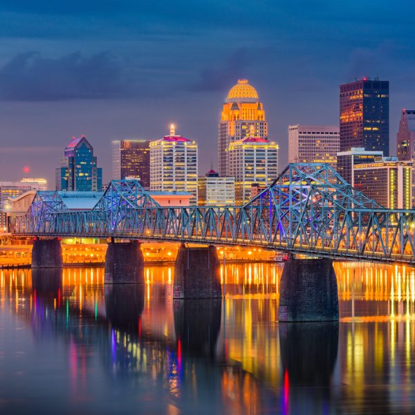 louisville,,kentucky,,usa,downtown,skyline,on,the,ohio,river,at